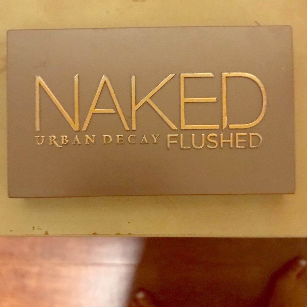 Naked ‘flushed’ contour palette